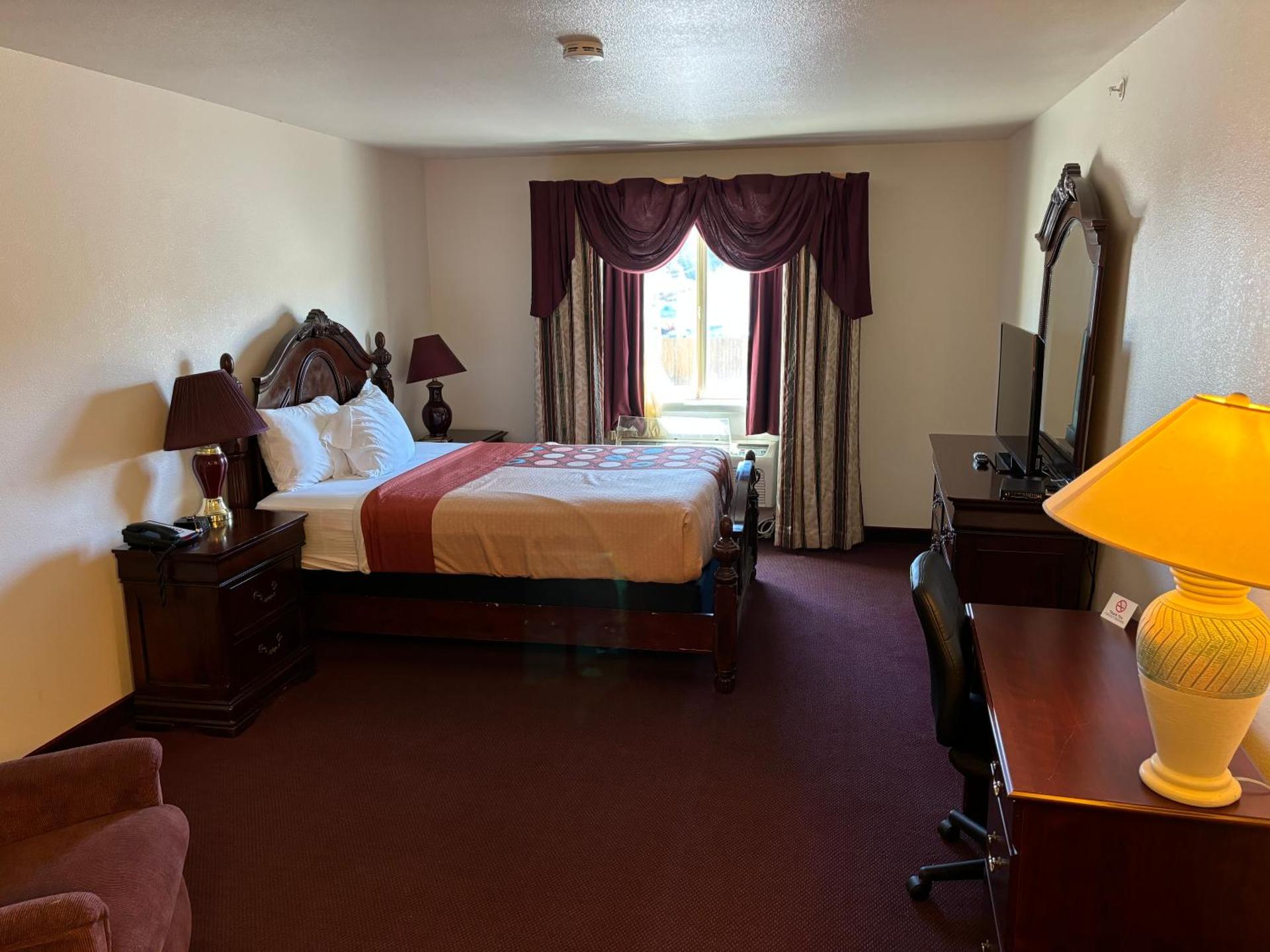 Queen Studio Suite - Non-Smoking