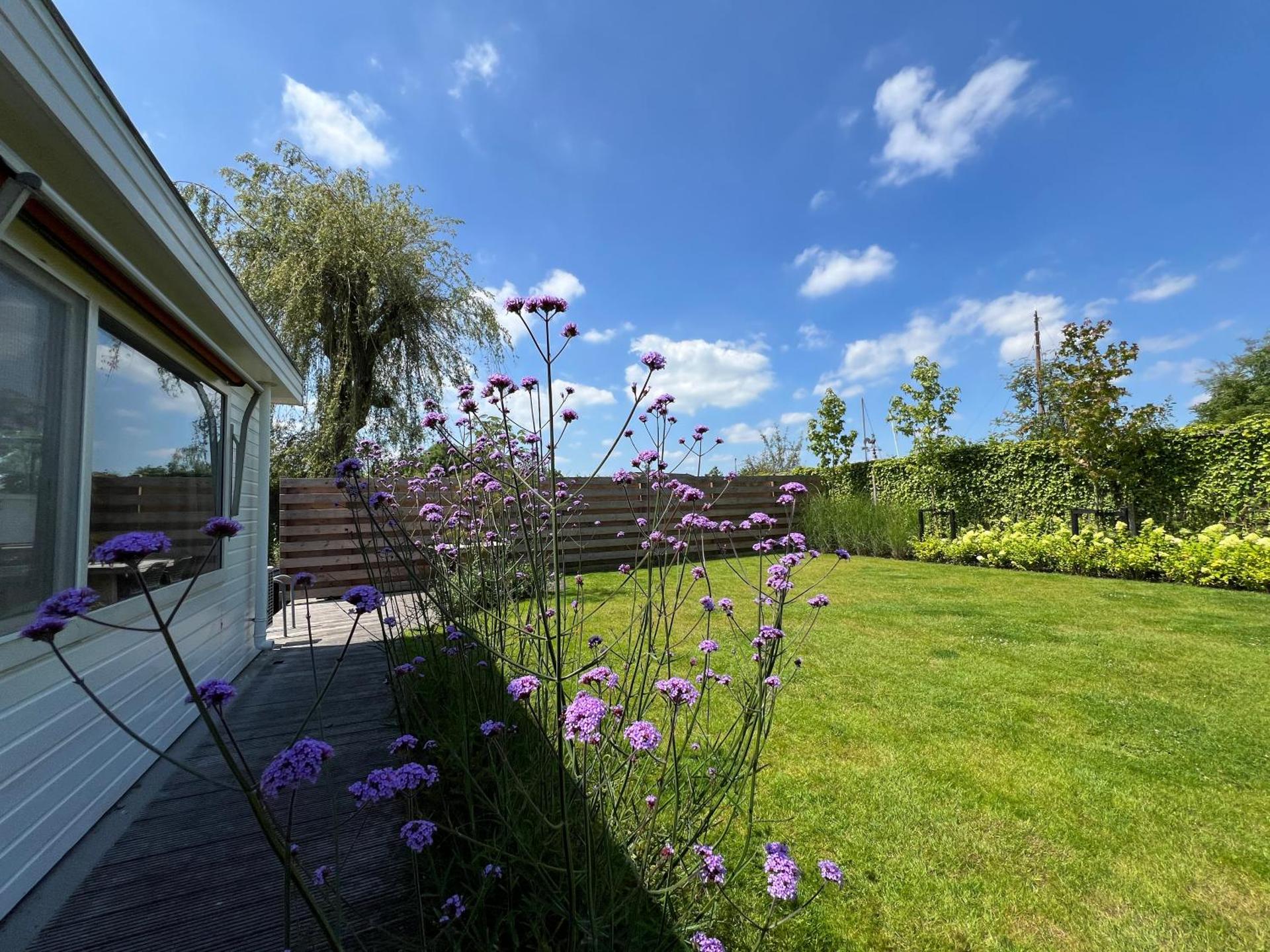 New- Private Cosy Houseboat, on a lake near Amsterdam