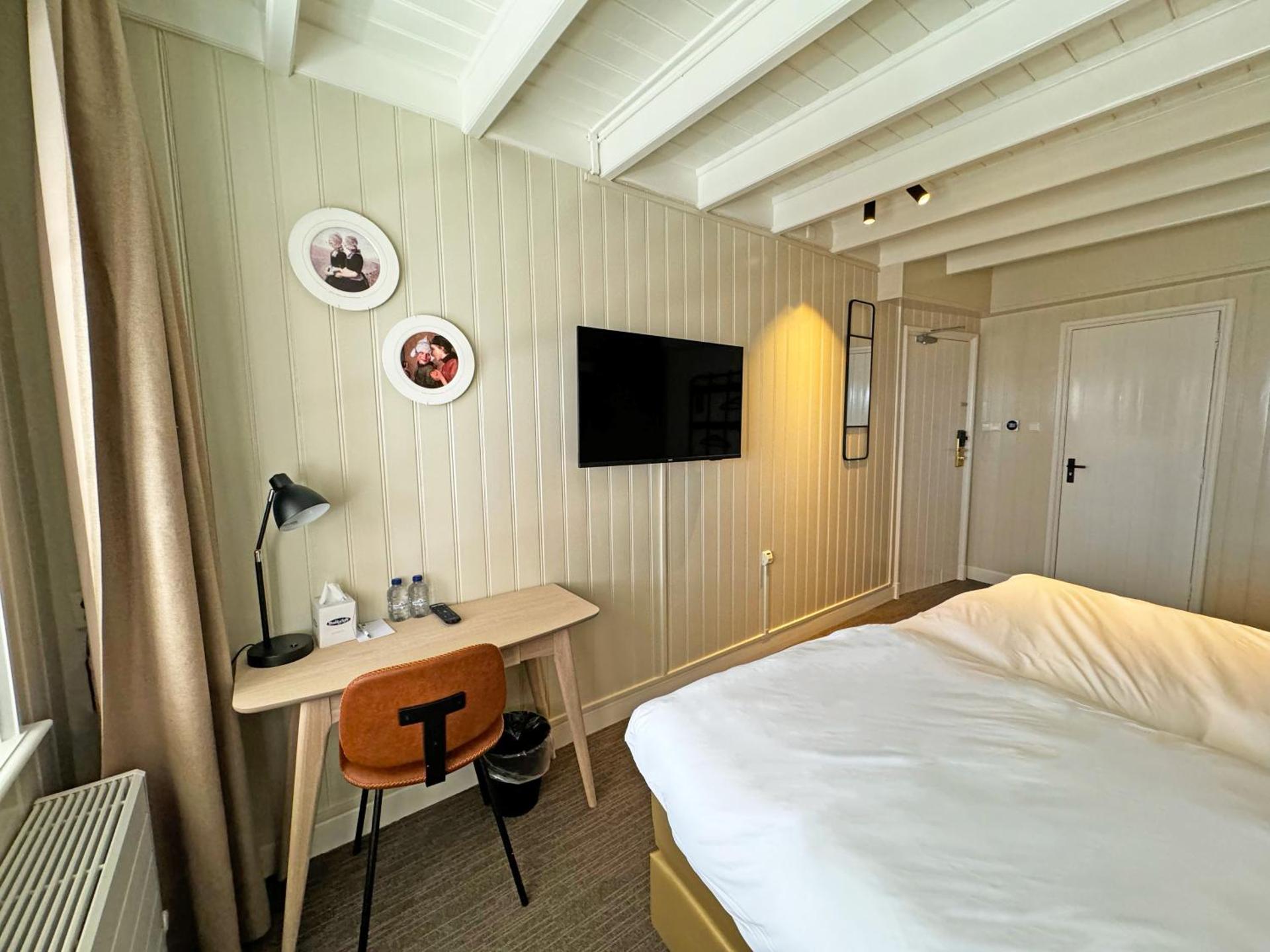 Twin Room with Shower