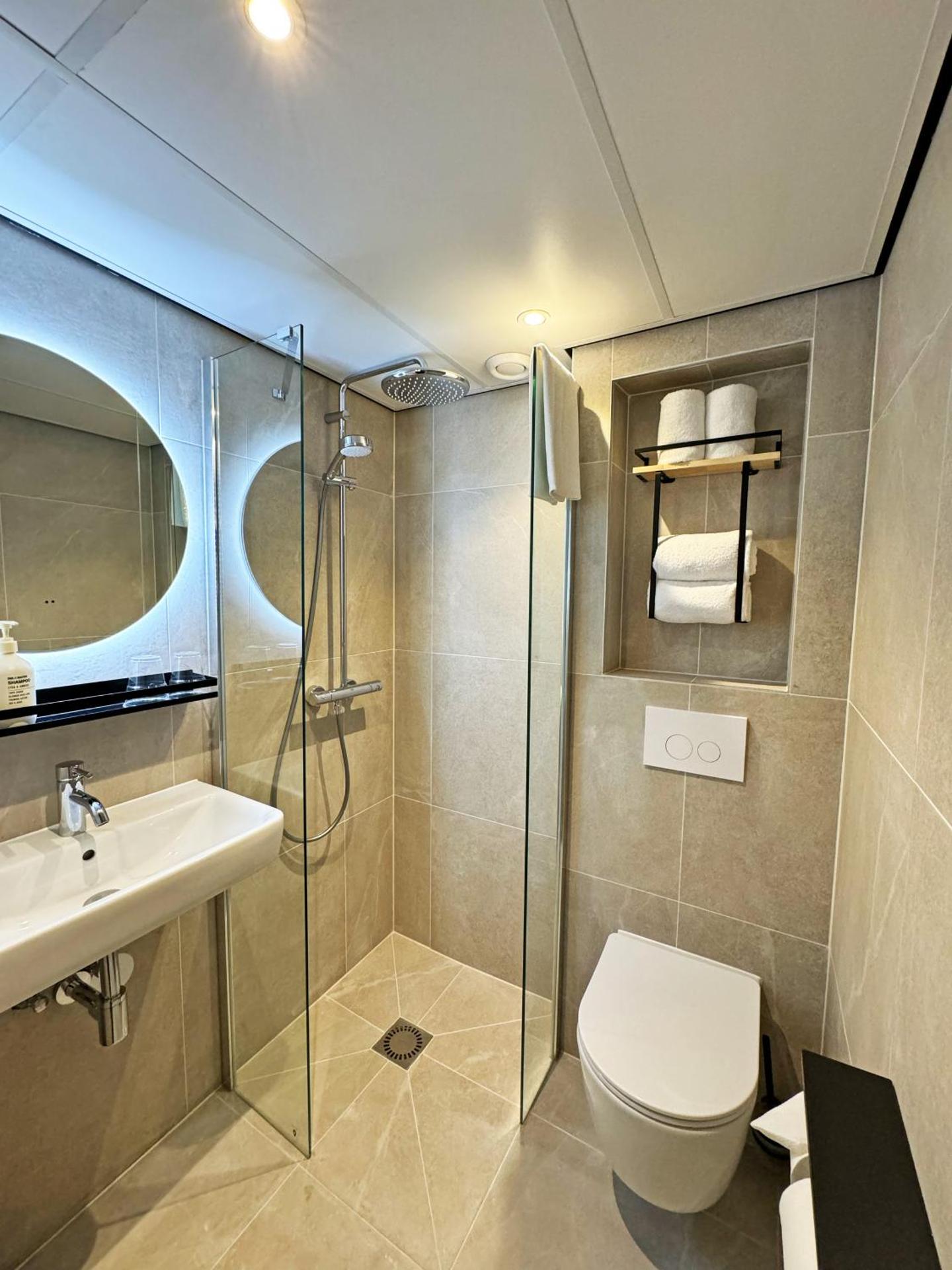 Twin Room with Shower