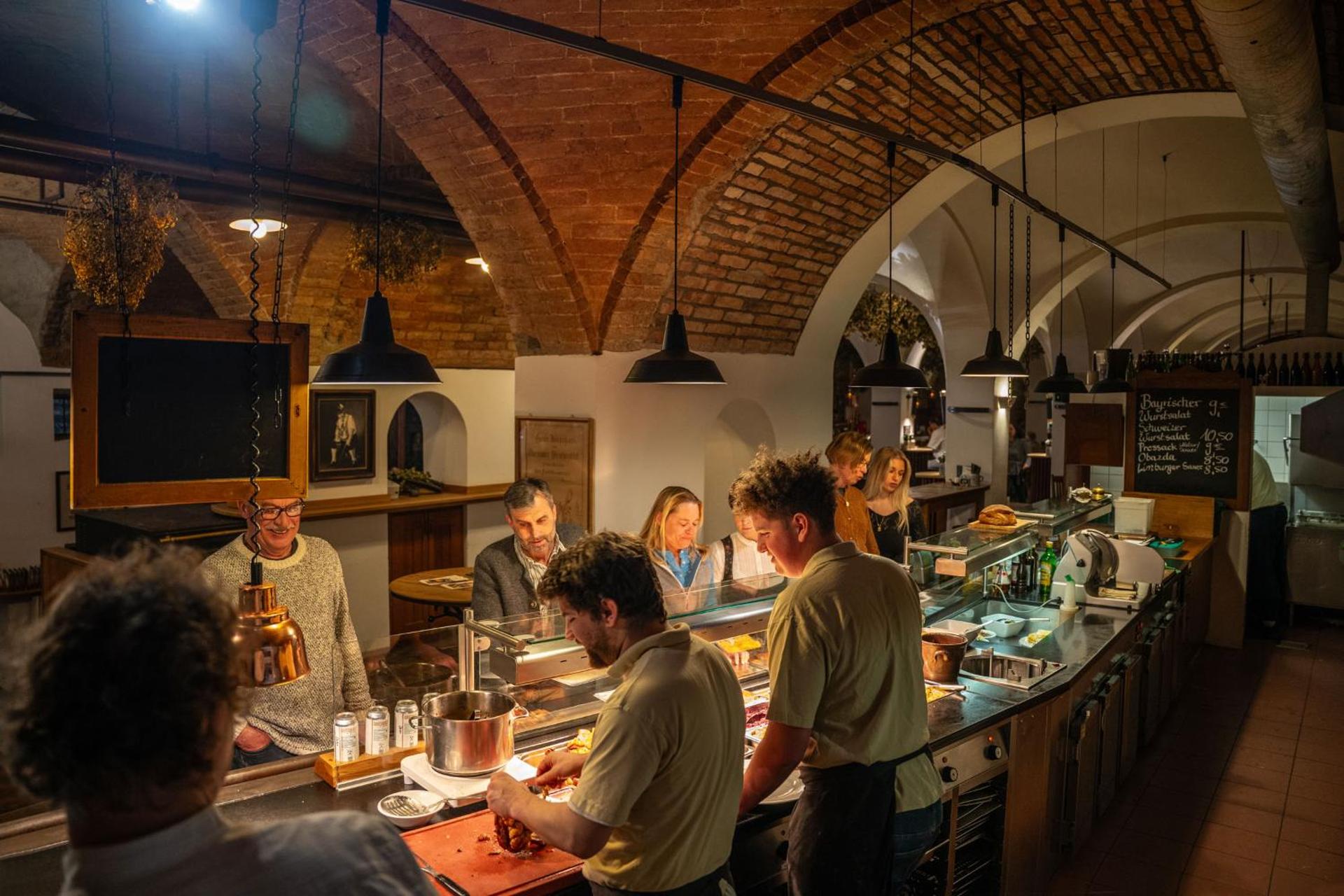 Restaurant/places to eat