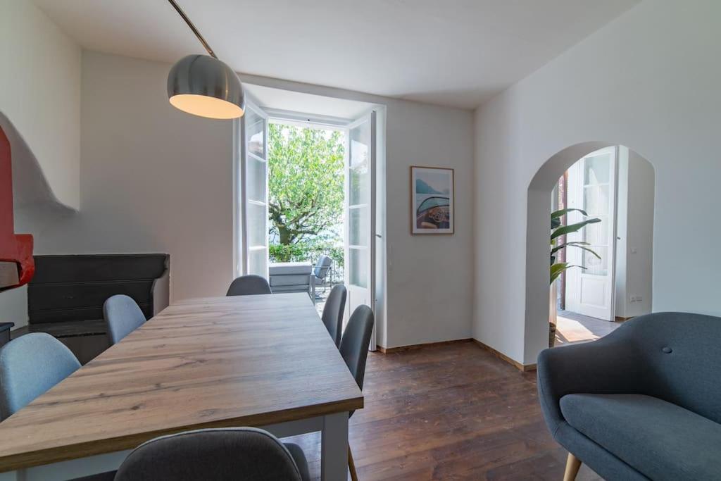 Villa amazing lake view with jacuzzi, private garden and gym