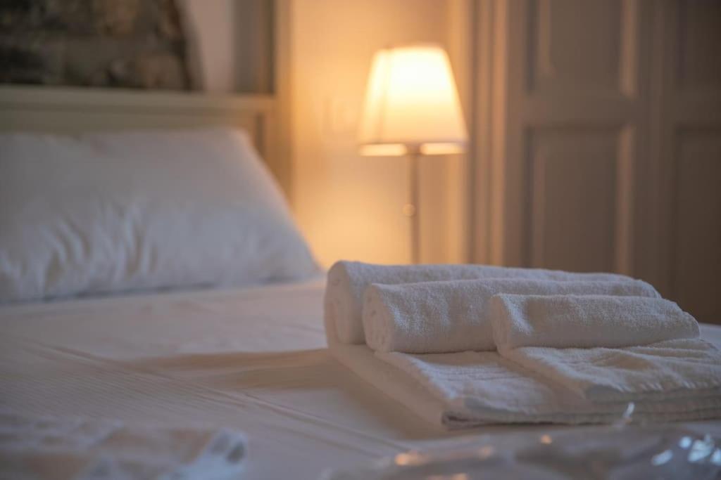 Villa amazing lake view with jacuzzi, private garden and gym