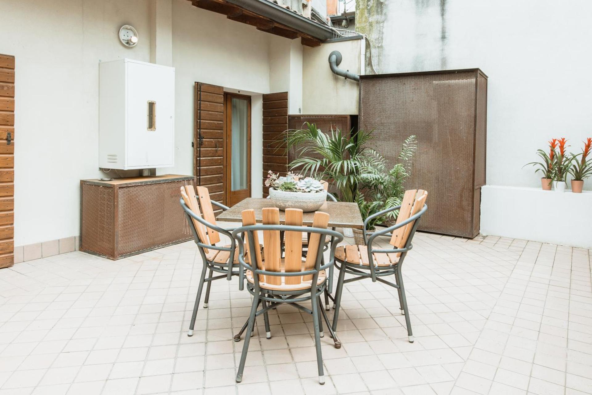 Two-Bedroom Deluxe Apartment with Balcony