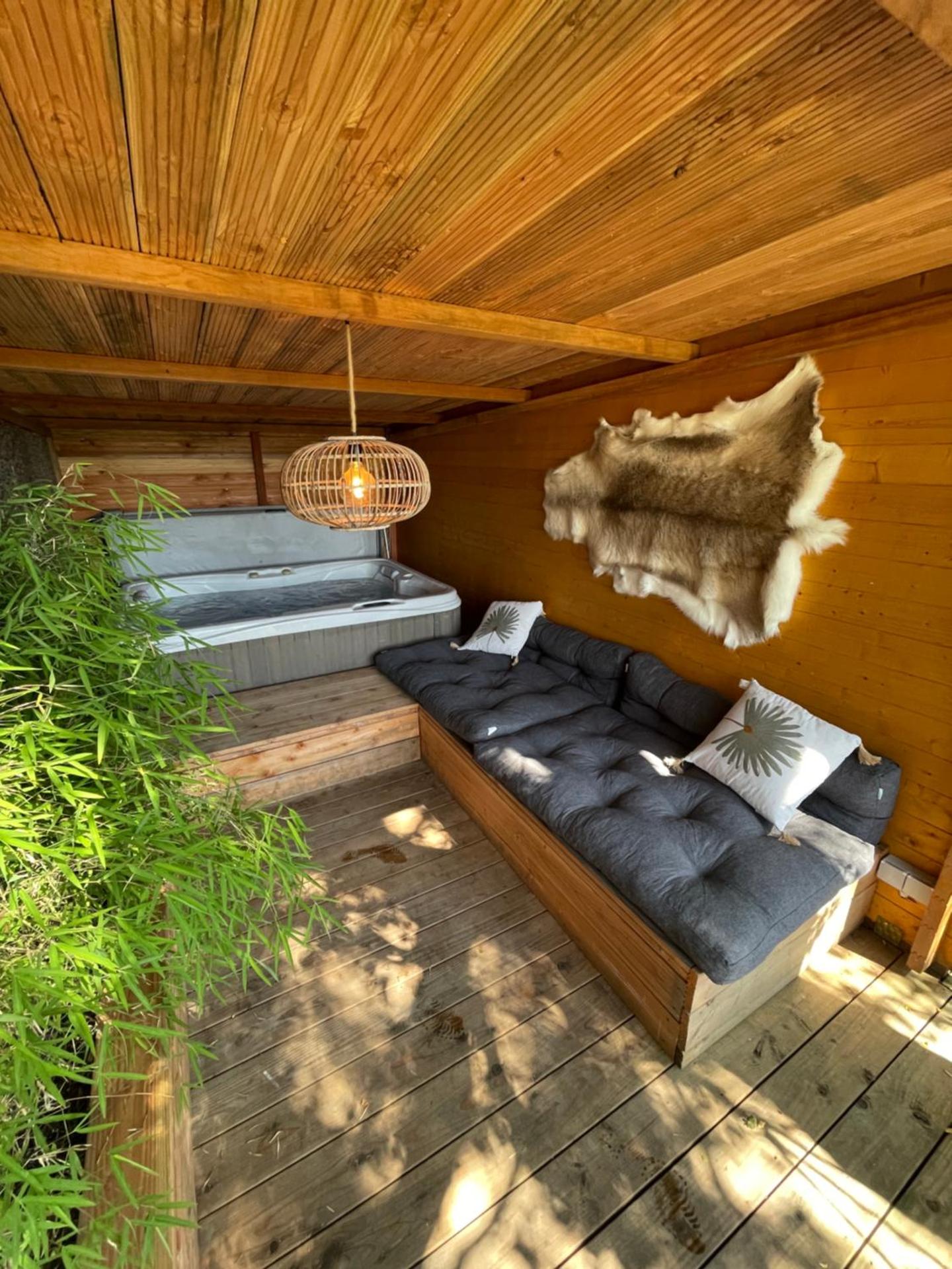 Cabane bien belge avec cinéma et jacuzzi