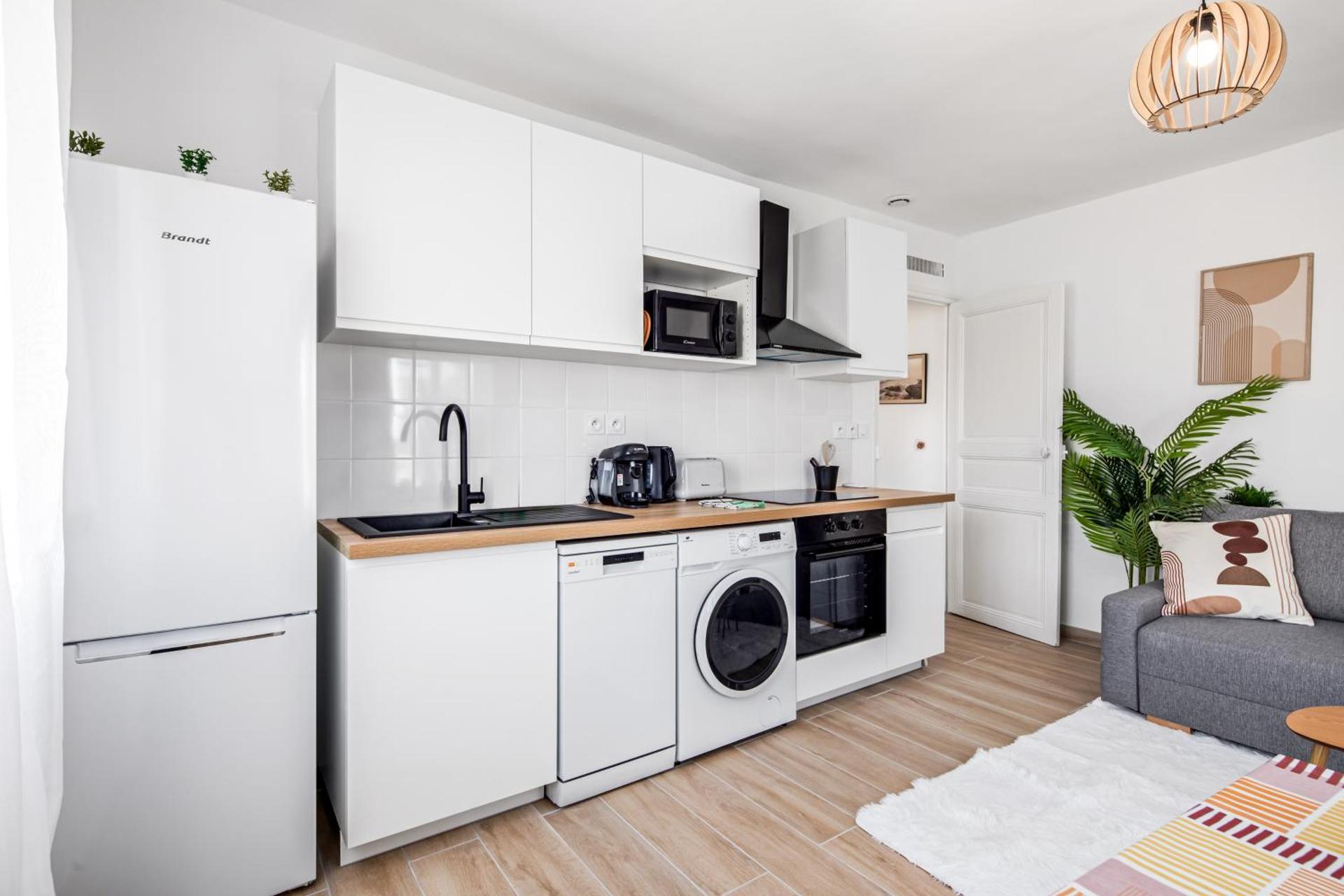 Kitchen or kitchenette