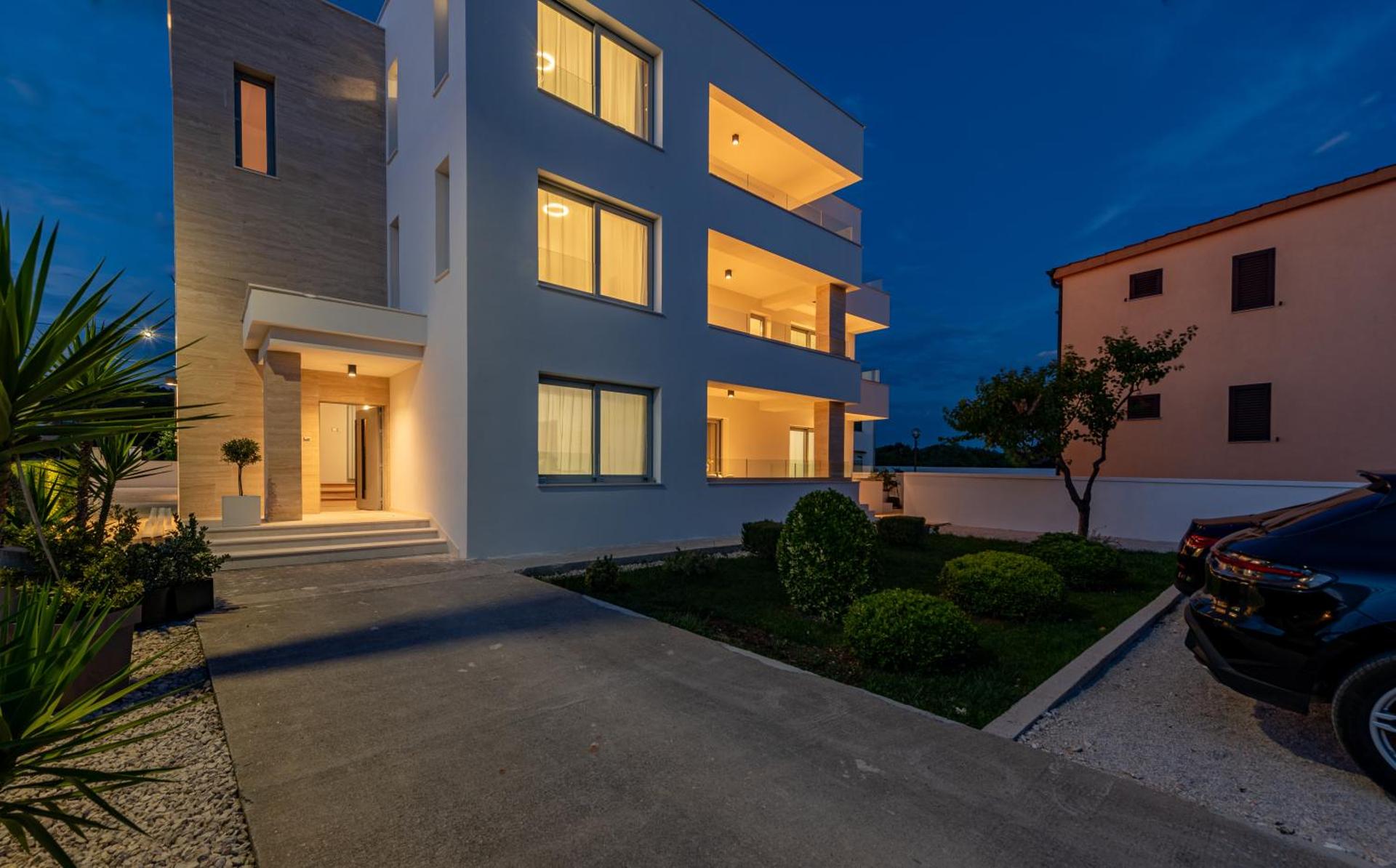 Rooms & Apartments Niko