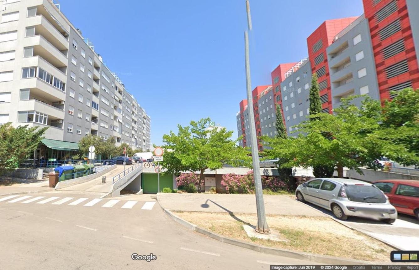 Amarena Studio with free private parking