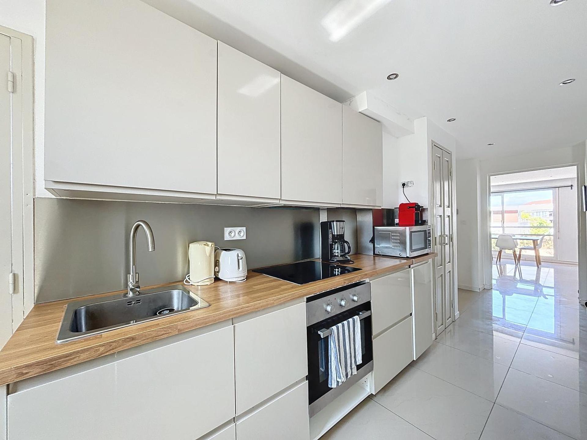 Appartement tout equipé avec terrasse à coté des plages