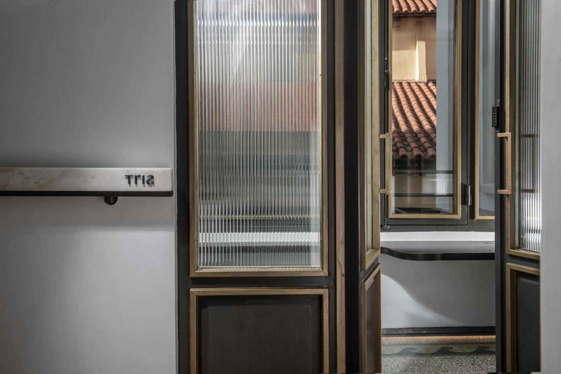 Logo/Certificate/Sign