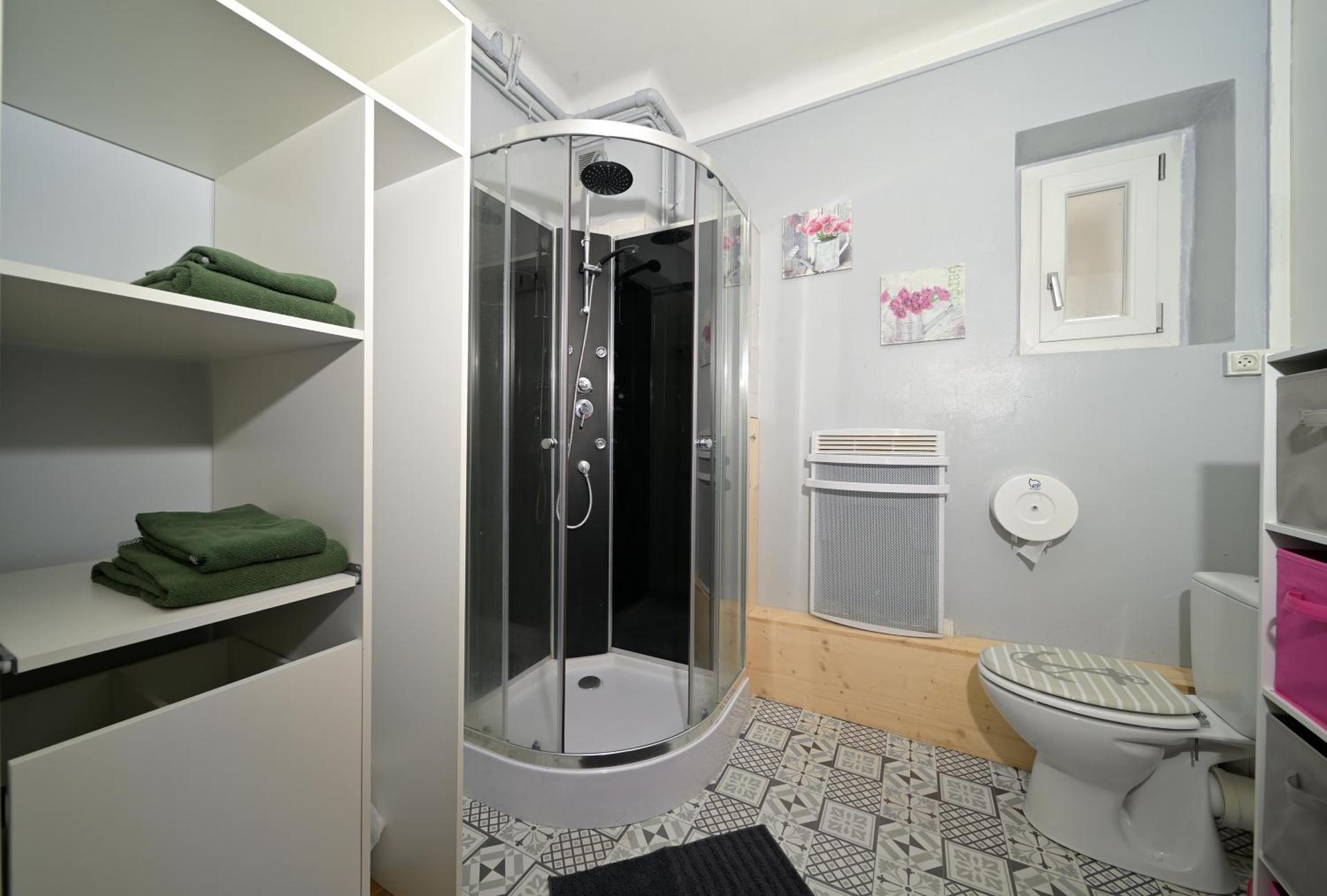 Jolie chambre au calme à Auzat