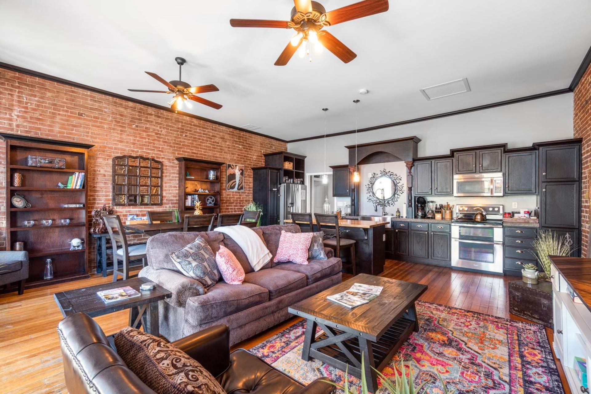 Downtown Loft Amazing Bath Tub & Shower #9