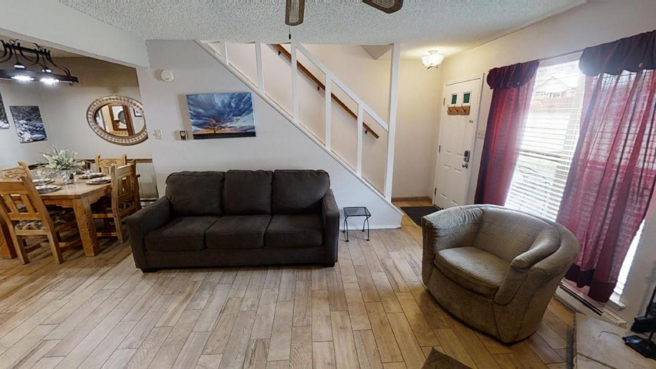 Grandview 4 Hummingbird Hangout - WiFi - Cable - Washer - Dryer - Fireplace - One Block From Main Street