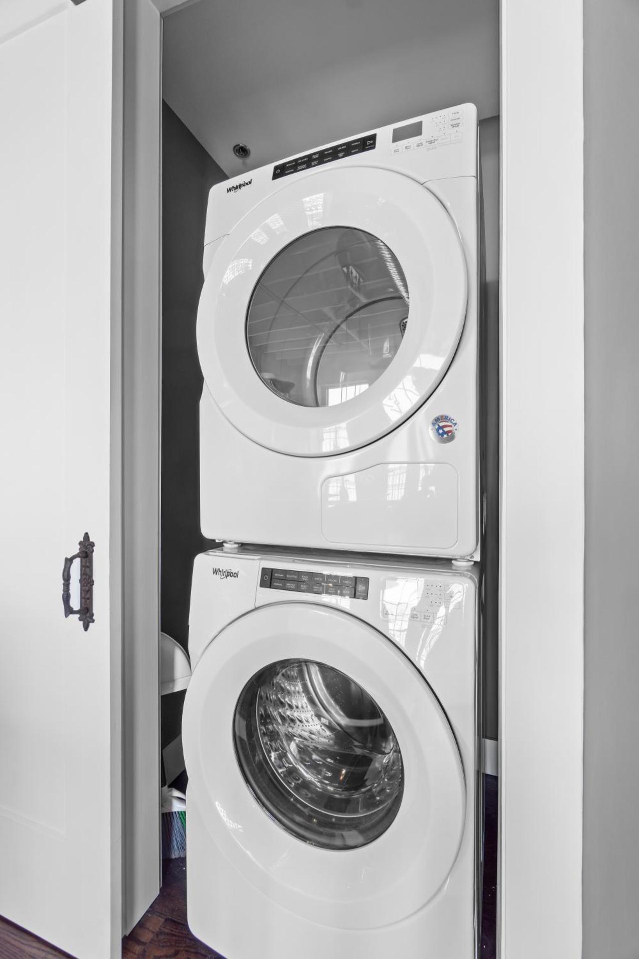 Downtown Urban Loft above Restaurant #7