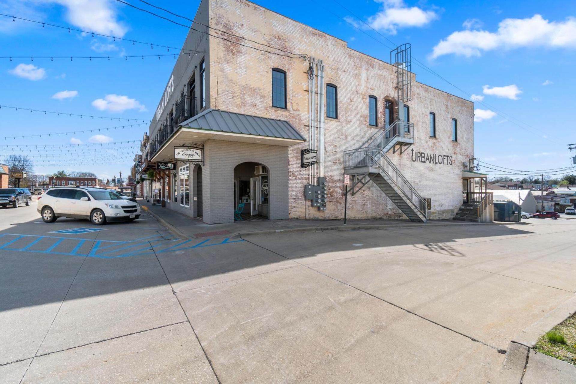 Downtown Urban Loft above Restaurant #7