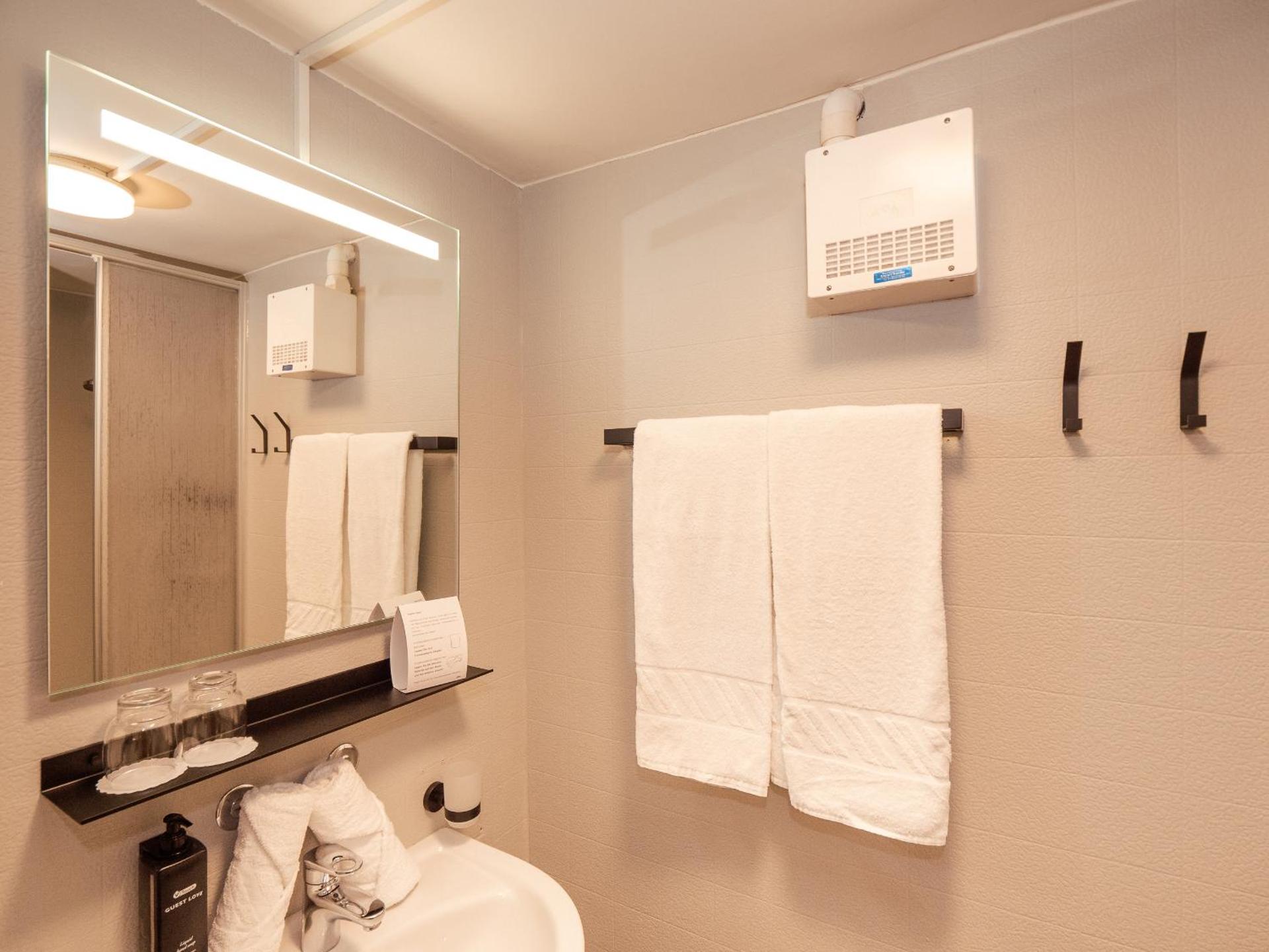 AURA Bed & Breakfast