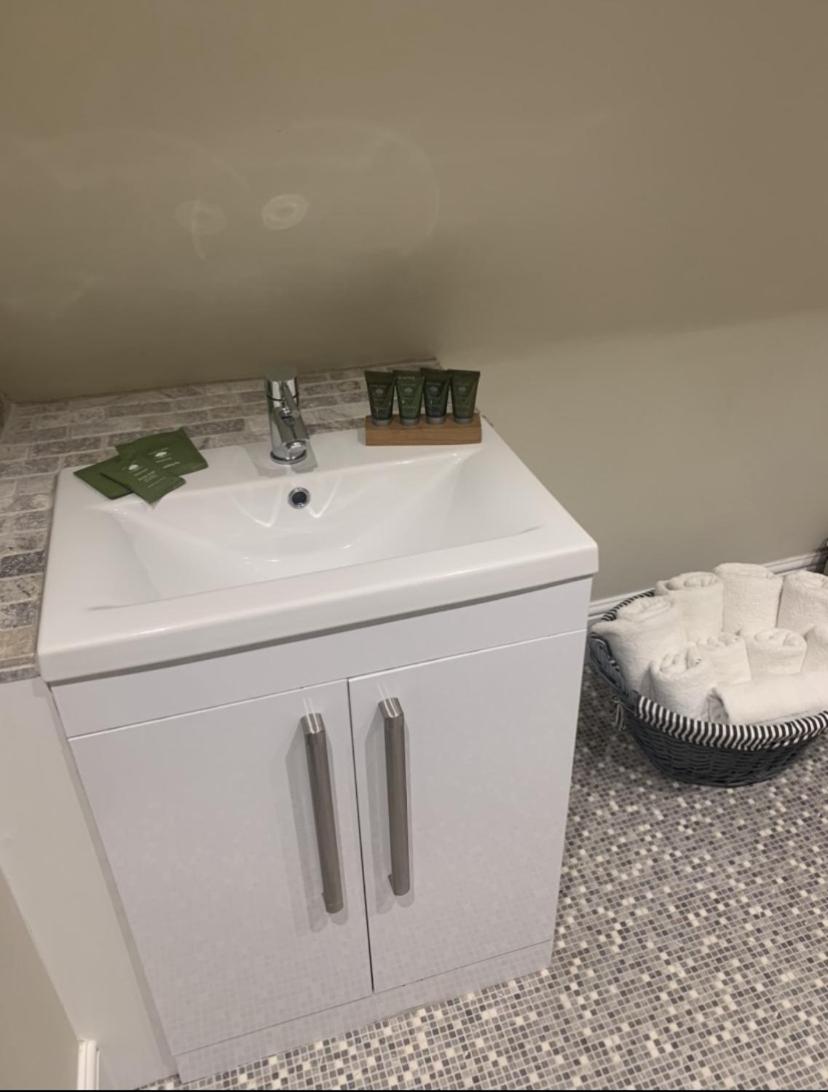 Greyhound Inn Wilton