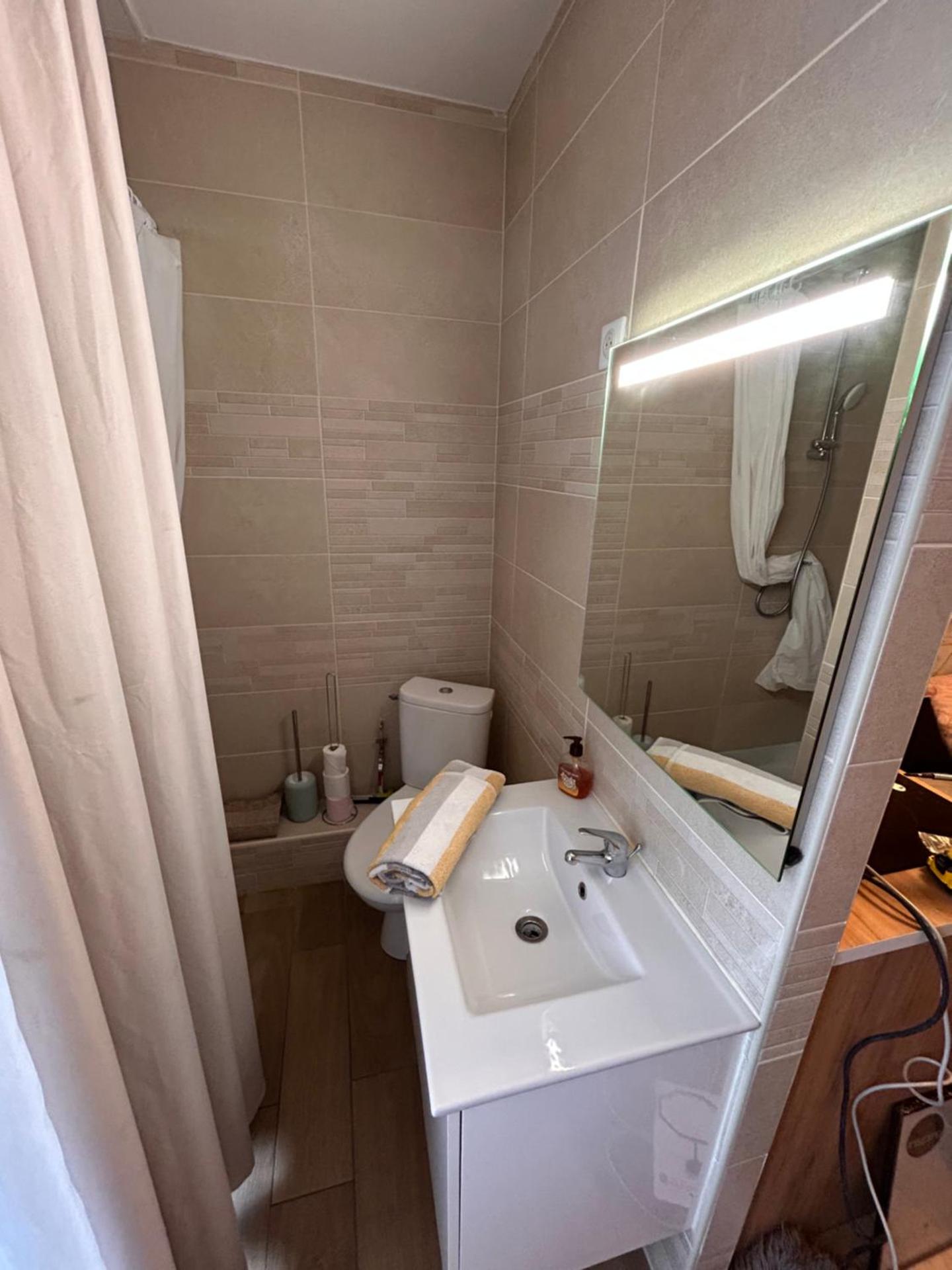 Magnifique studio neuf avec balcon