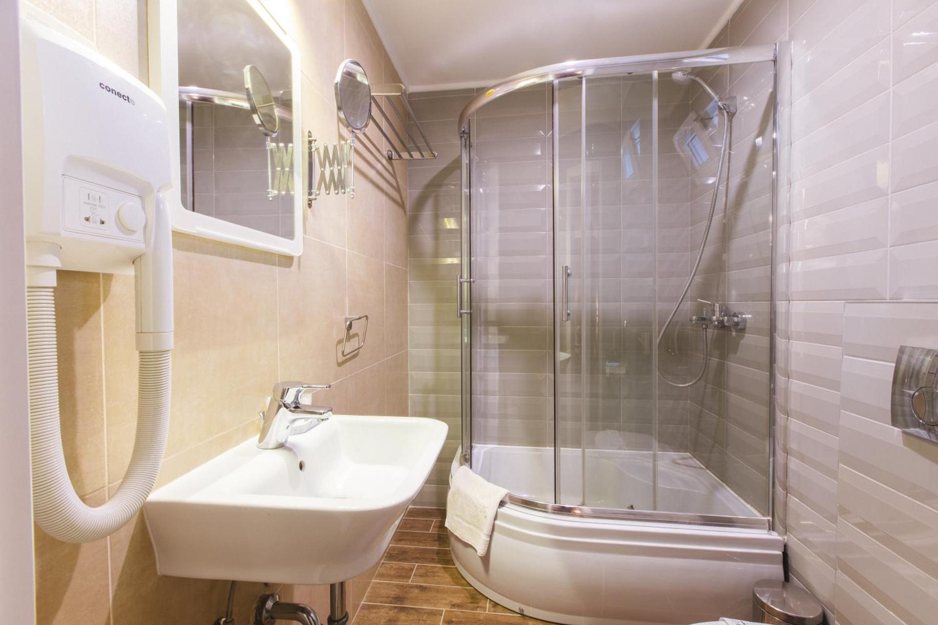 Hotel - Pansion Kod Ruže - Strossmayer No 1 - breakfast included