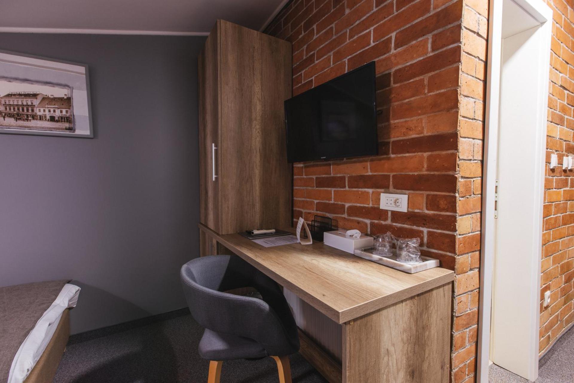 Hotel - Pansion Kod Ruže - Strossmayer No 1 - breakfast included