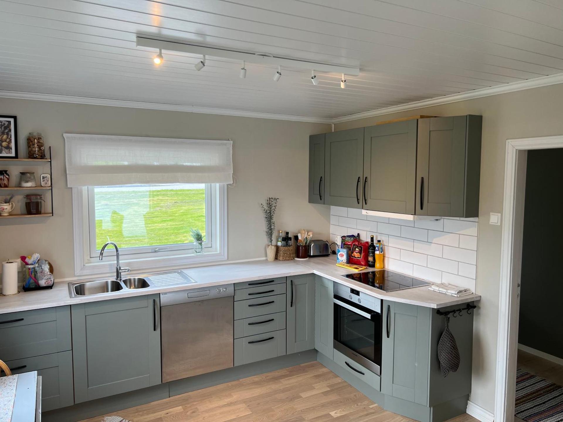 Sjønært feriehus, båt tilgjengelig for leie