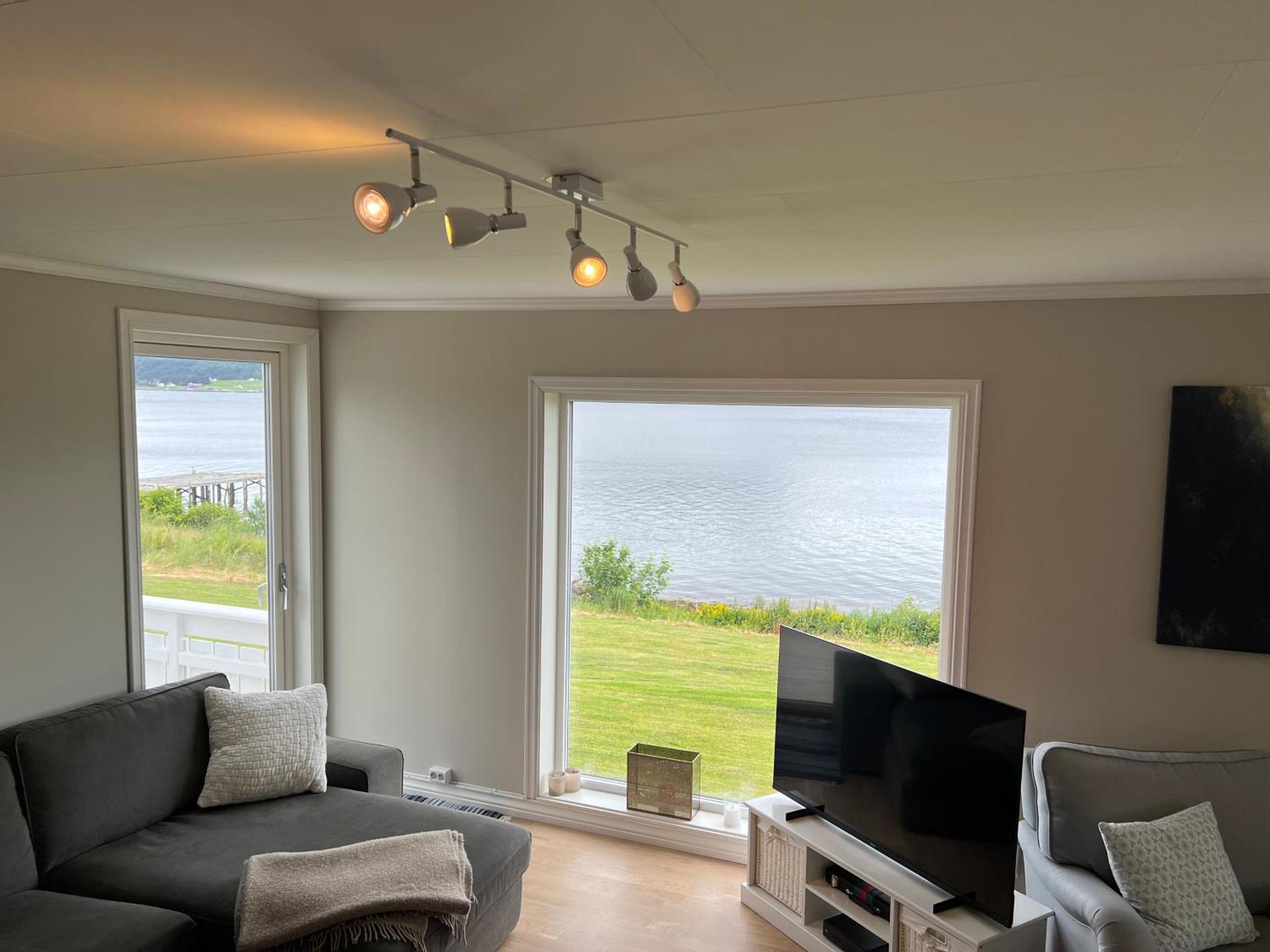 Sjønært feriehus, båt tilgjengelig for leie