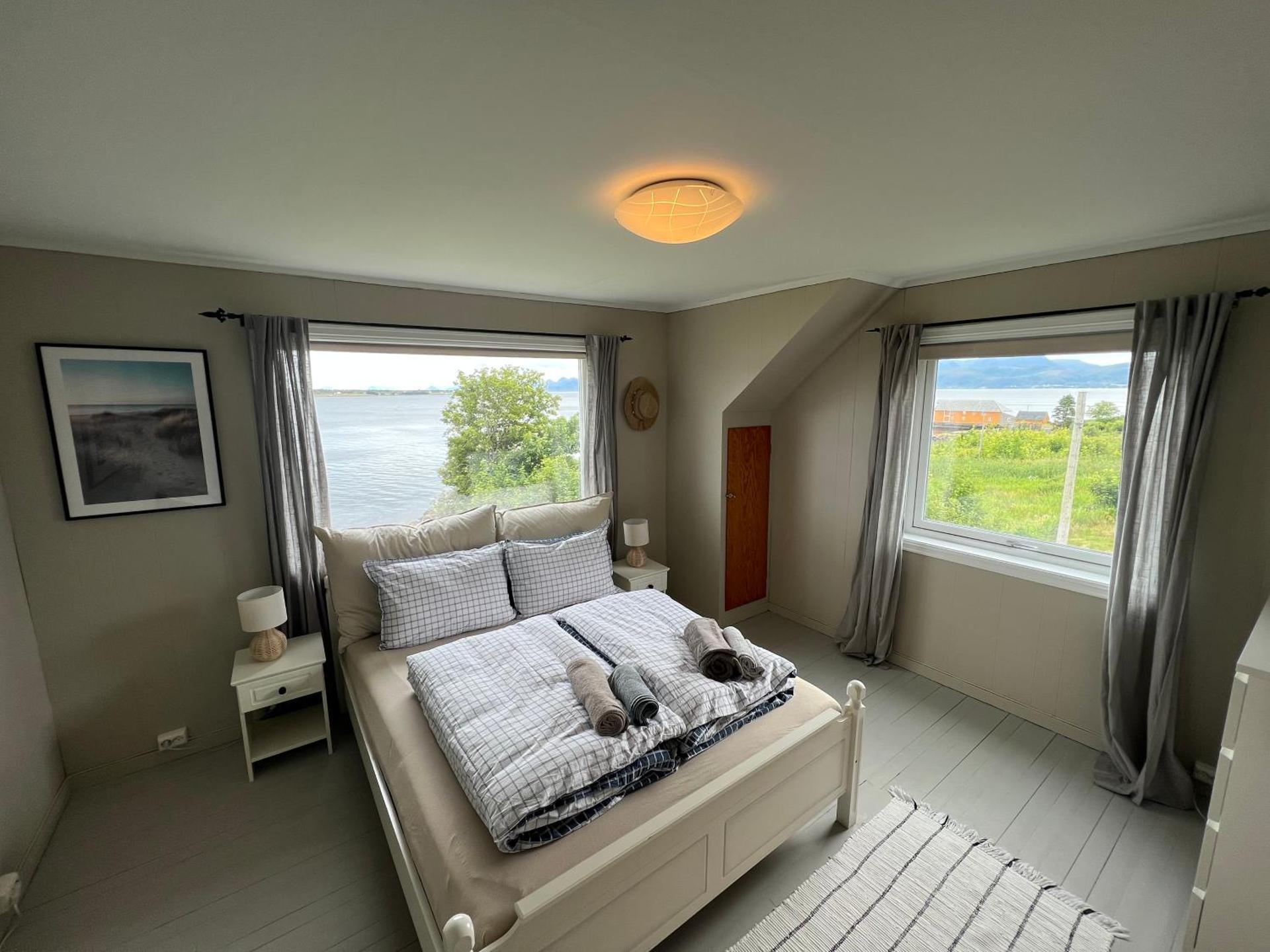 Sjønært feriehus, båt tilgjengelig for leie