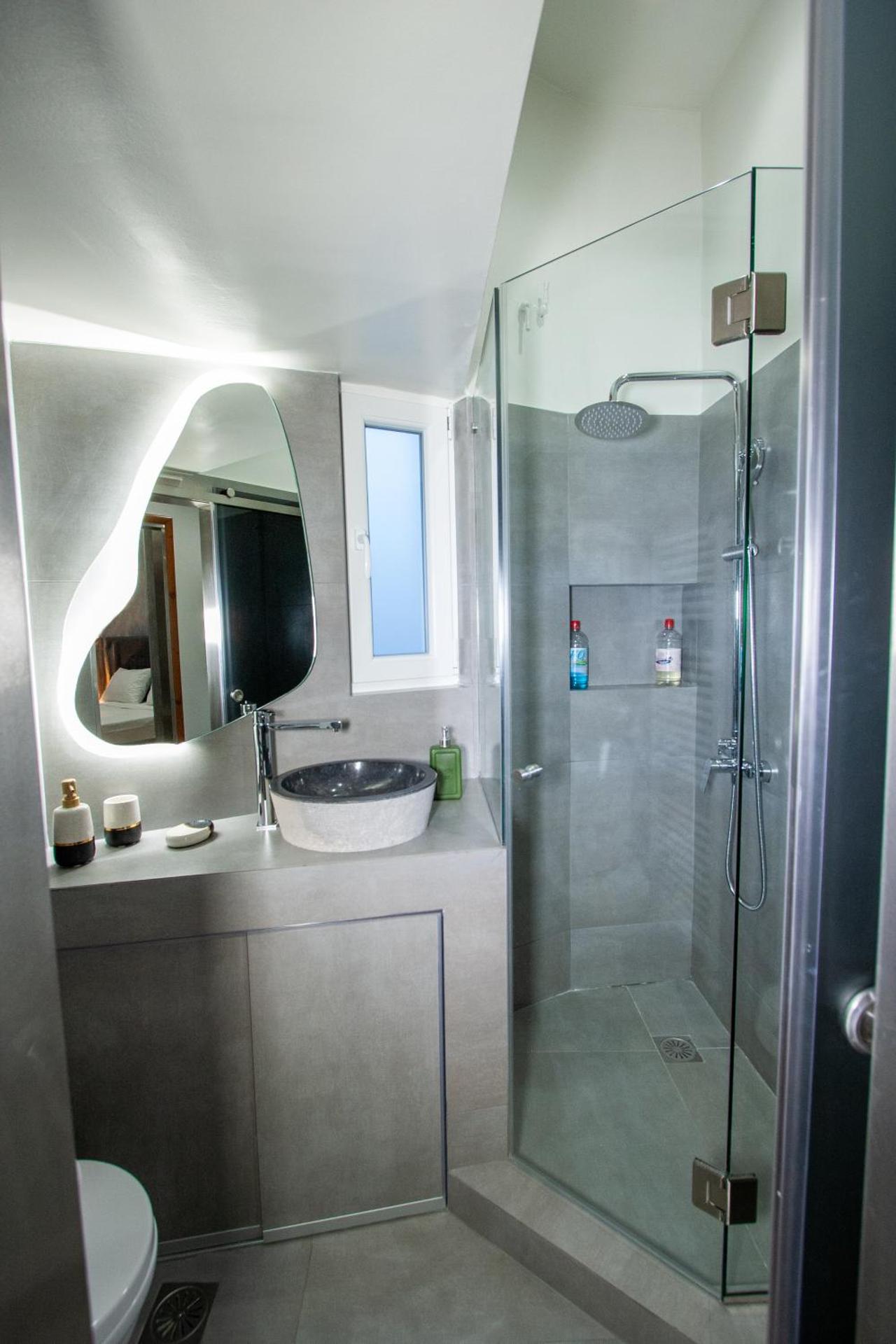 Cozy Penthouse next to Station