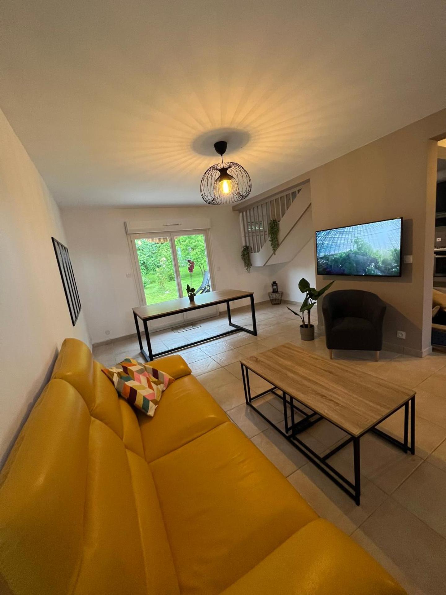 Communal lounge/ TV room