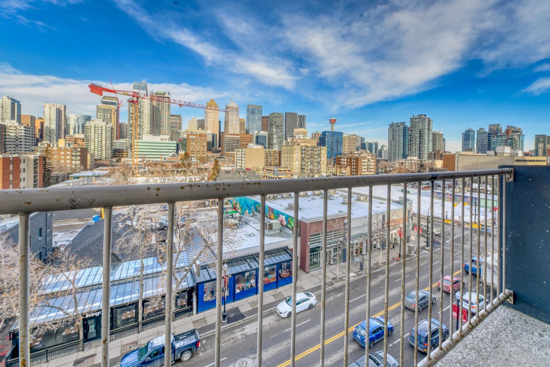 A Spacious Downtown 1-bed Suite