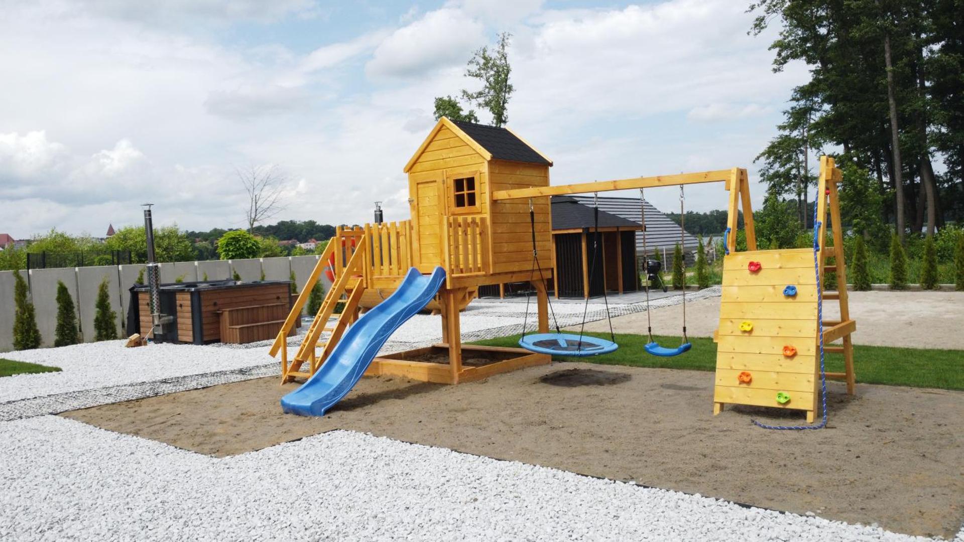 Raj nad jeziorem With Sauna Jacuzzi