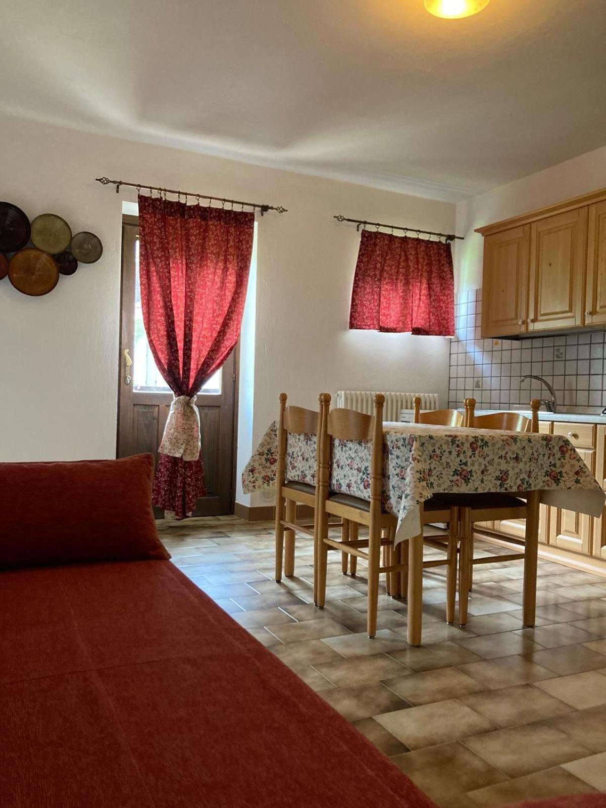 Apartment with Mountain View