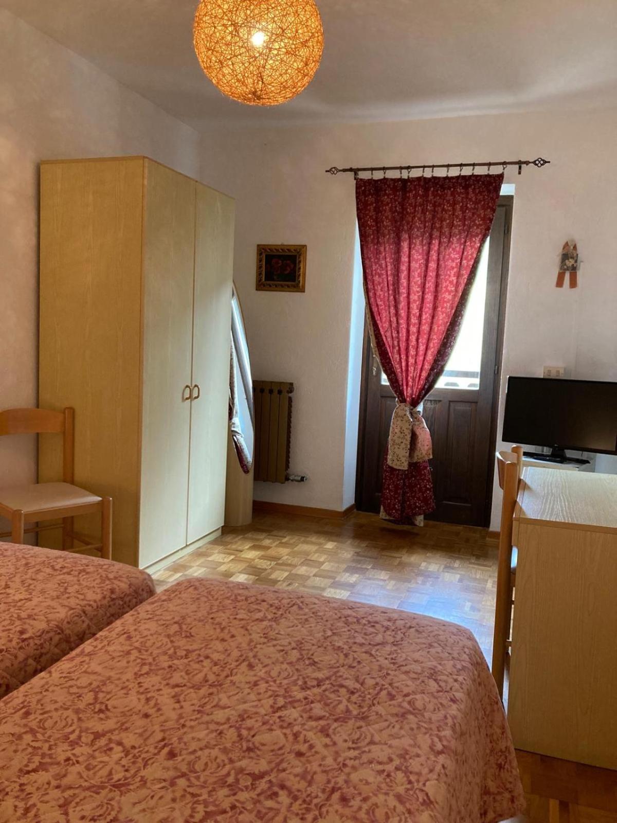 Apartment with Mountain View