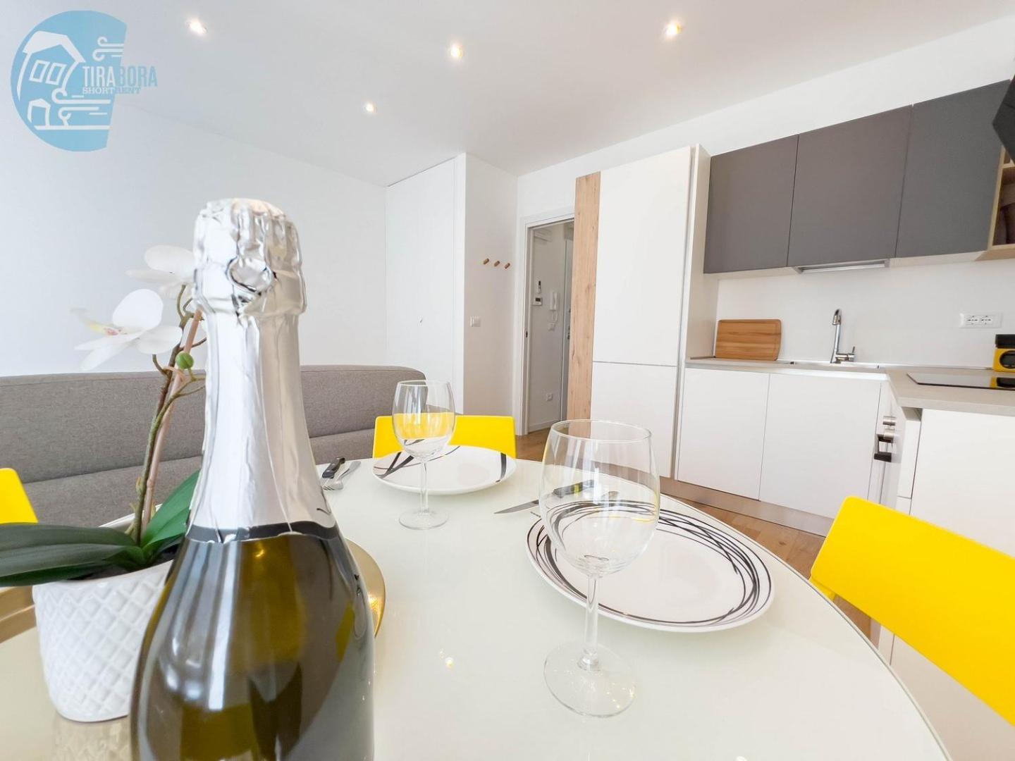 Cassa di Risparmio 11 Tirabora Short Rent