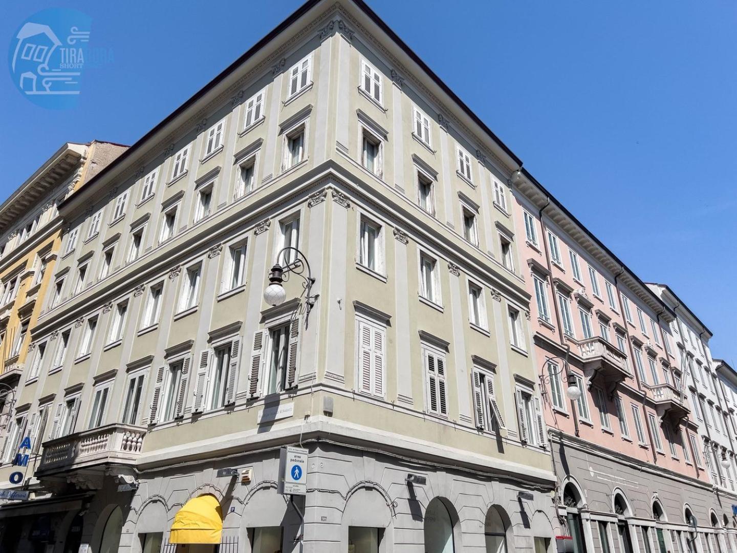 Cassa di Risparmio 11 Tirabora Short Rent