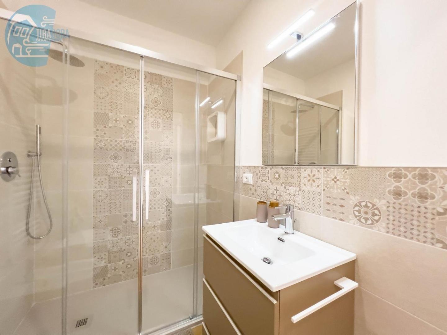 Cassa di Risparmio 11 Tirabora Short Rent