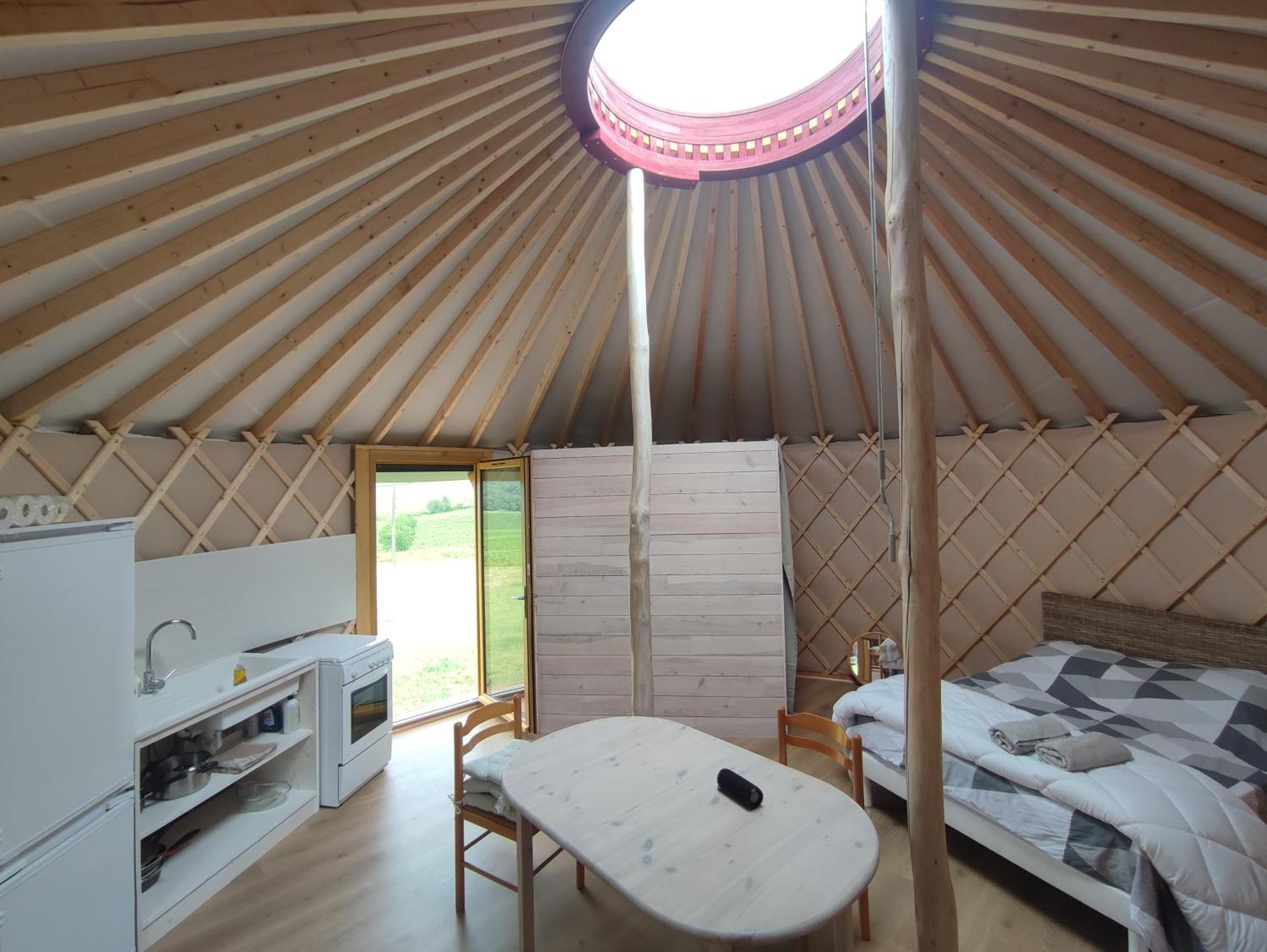 Chaleureuse yourte a la campagne