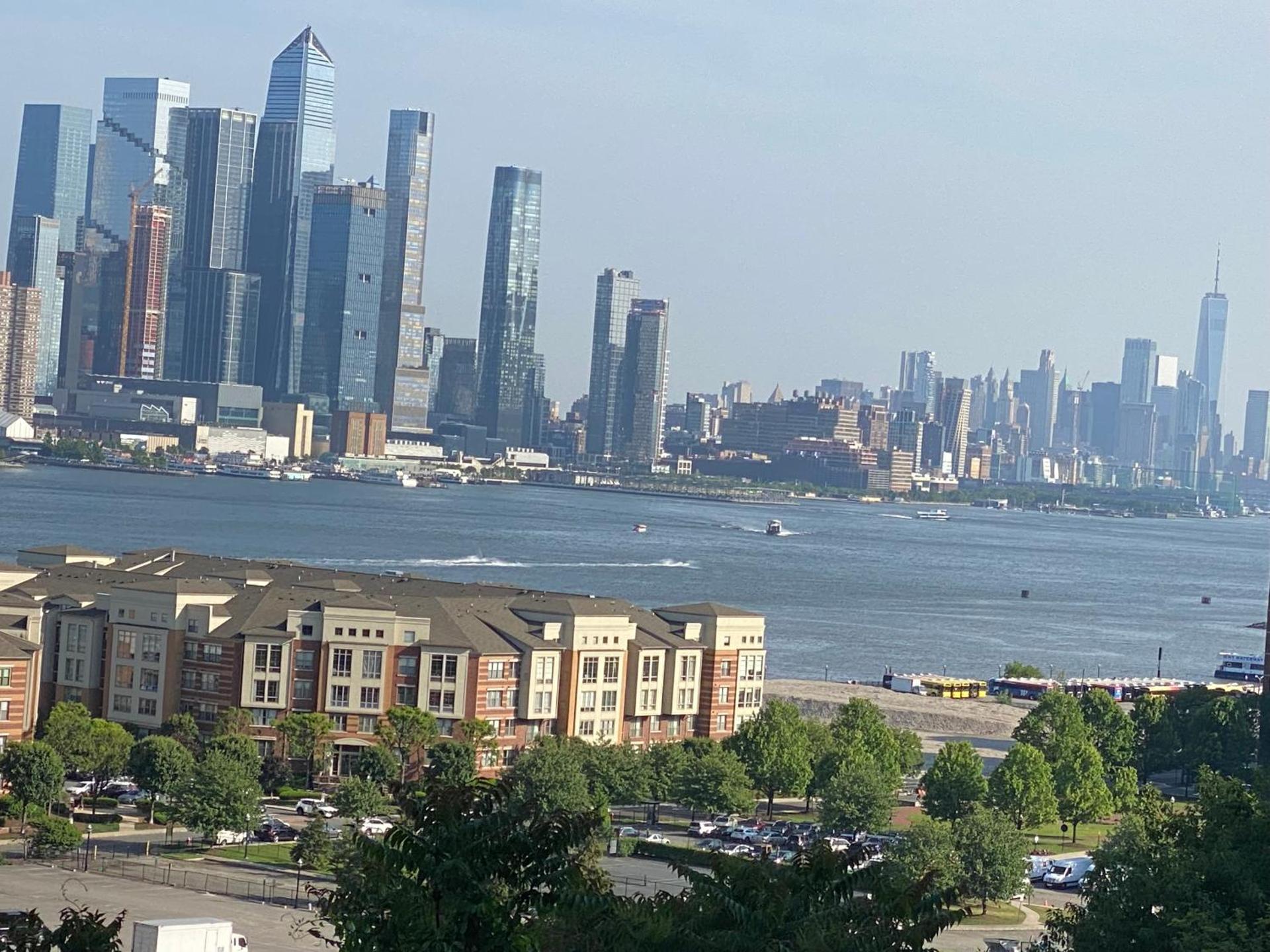 Oasis in New Jersey - 2BR NYC Access