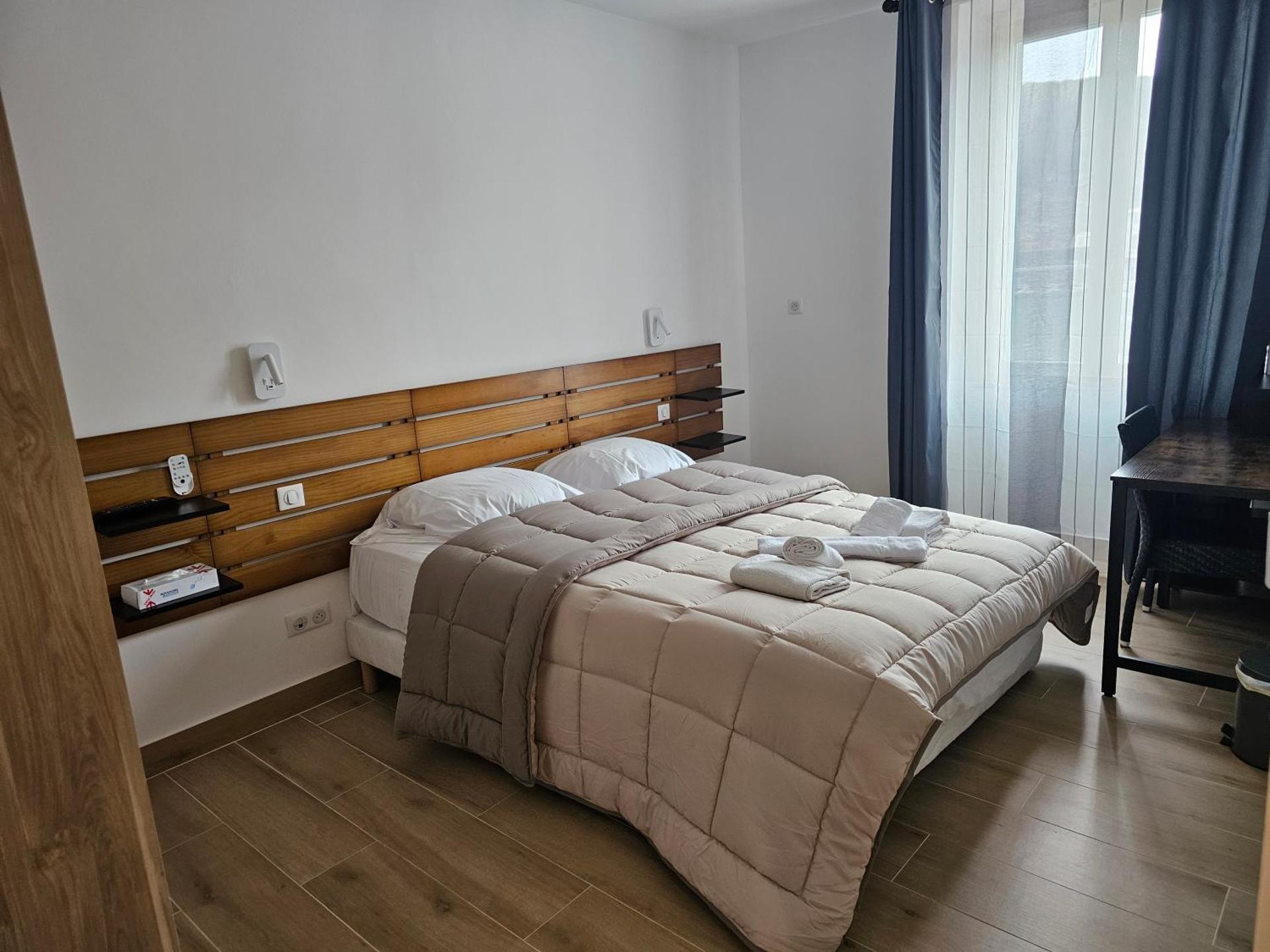 103 ROOM APARTMENT TO SHARE SHARED BATHROOM/TOILET