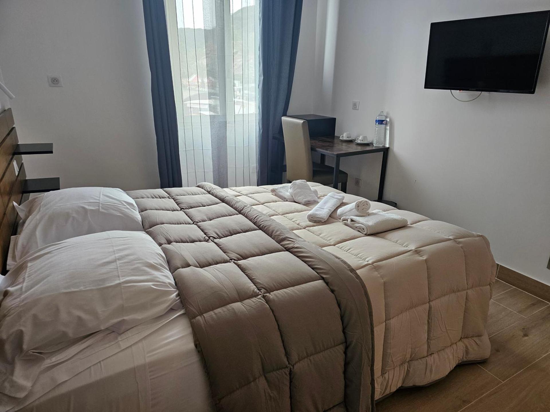 103 ROOM APARTMENT TO SHARE SHARED BATHROOM/TOILET