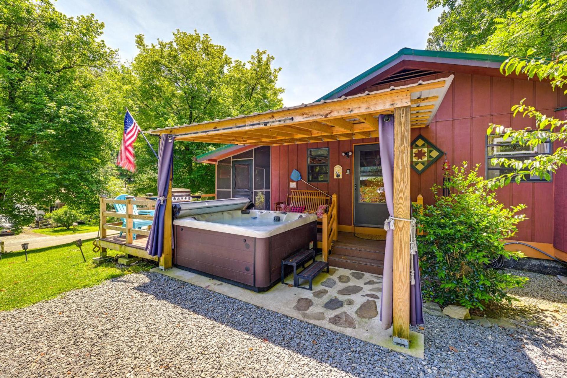 Bryson City Home with Deck about 1 Mi to Fontana Lake