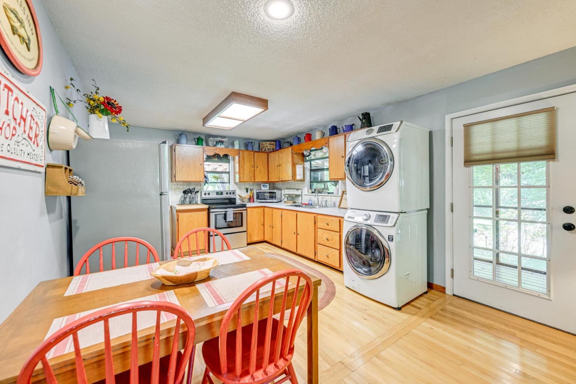 Bryson City Home with Deck about 1 Mi to Fontana Lake