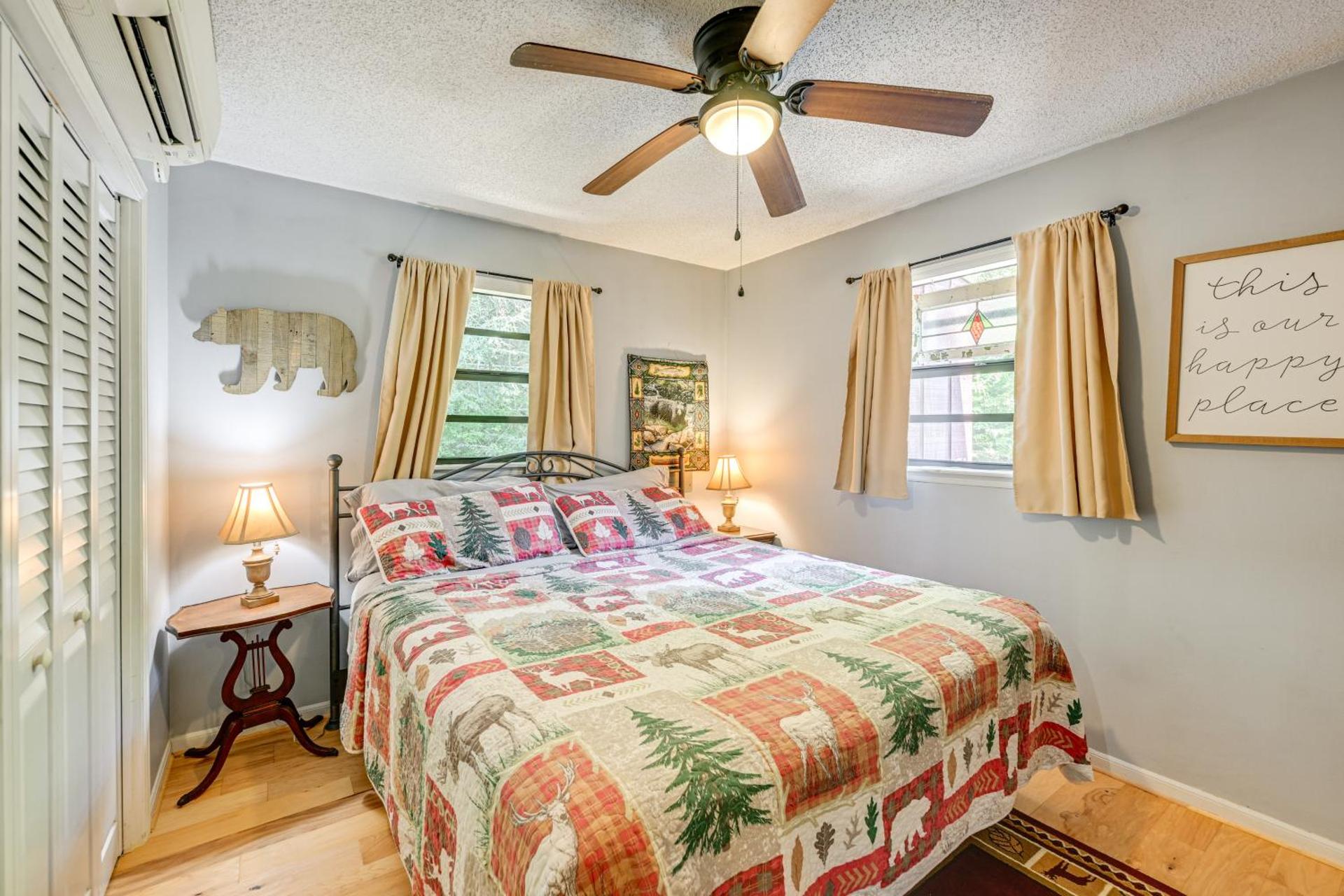 Bryson City Home with Deck about 1 Mi to Fontana Lake