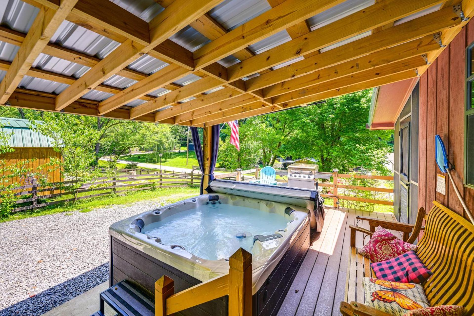 Bryson City Home with Deck about 1 Mi to Fontana Lake