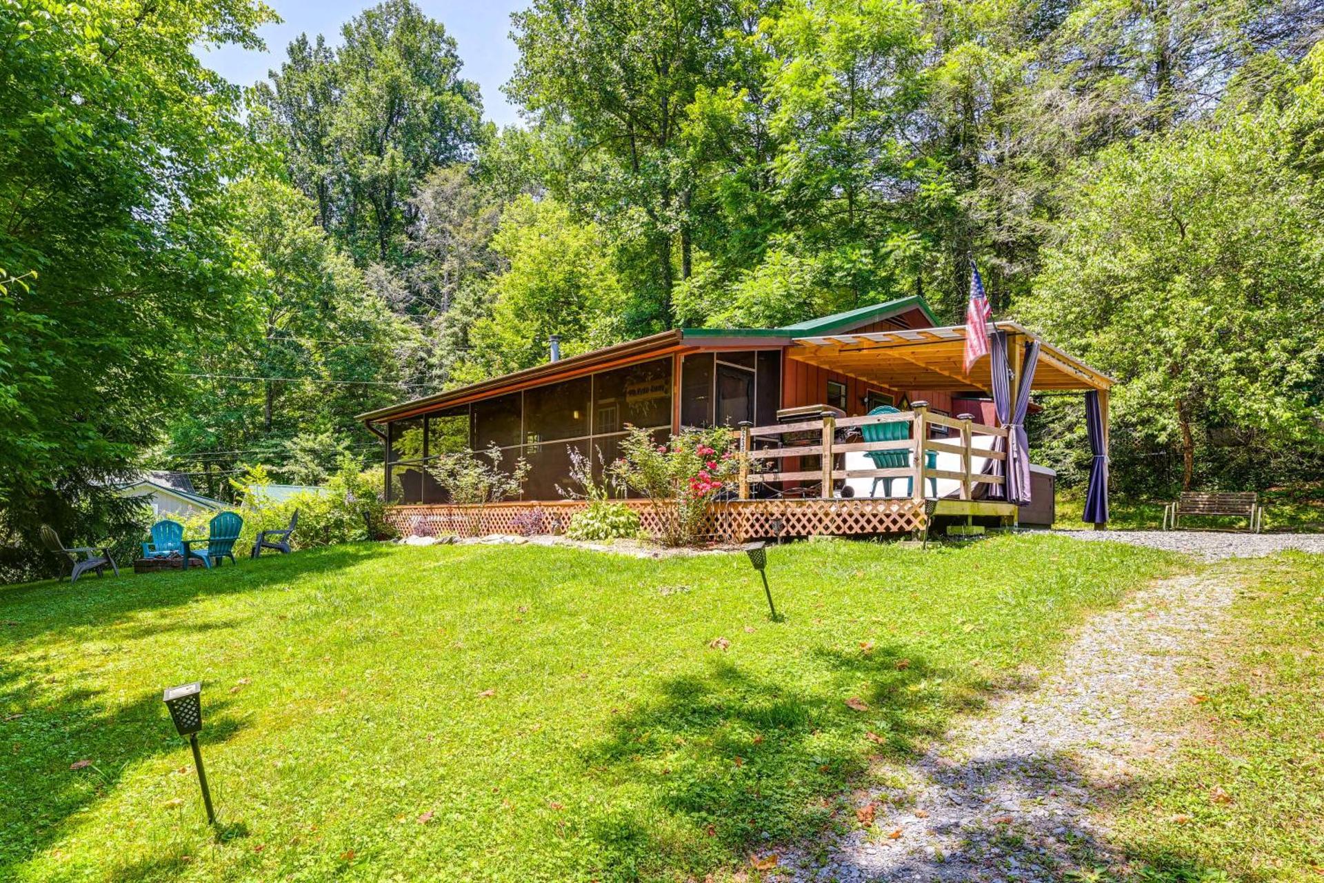 Bryson City Home with Deck about 1 Mi to Fontana Lake