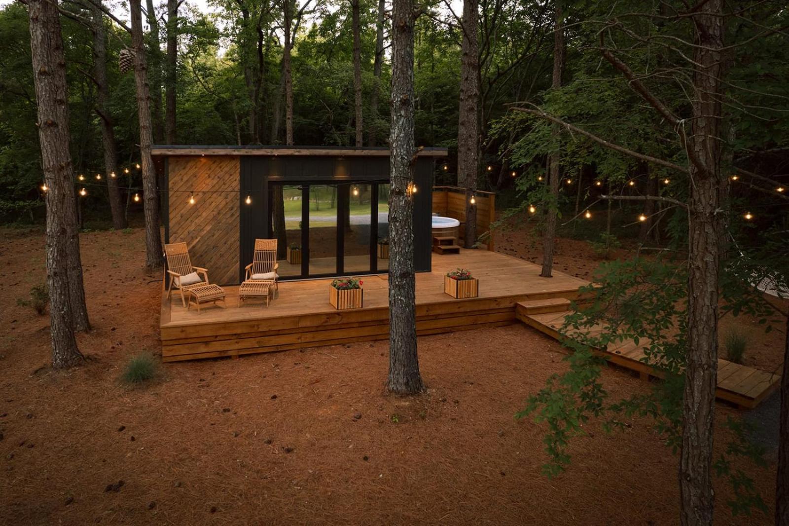 Glamping cabin with private deck and hot tub!