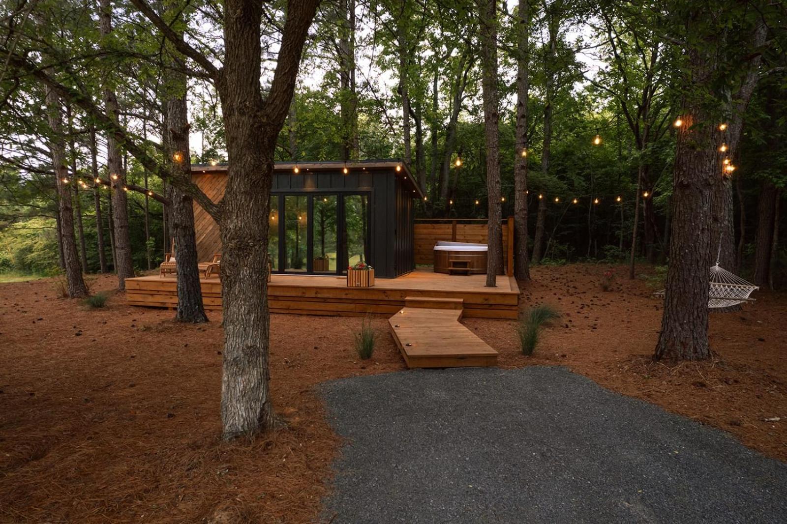 Glamping cabin with private deck and hot tub!