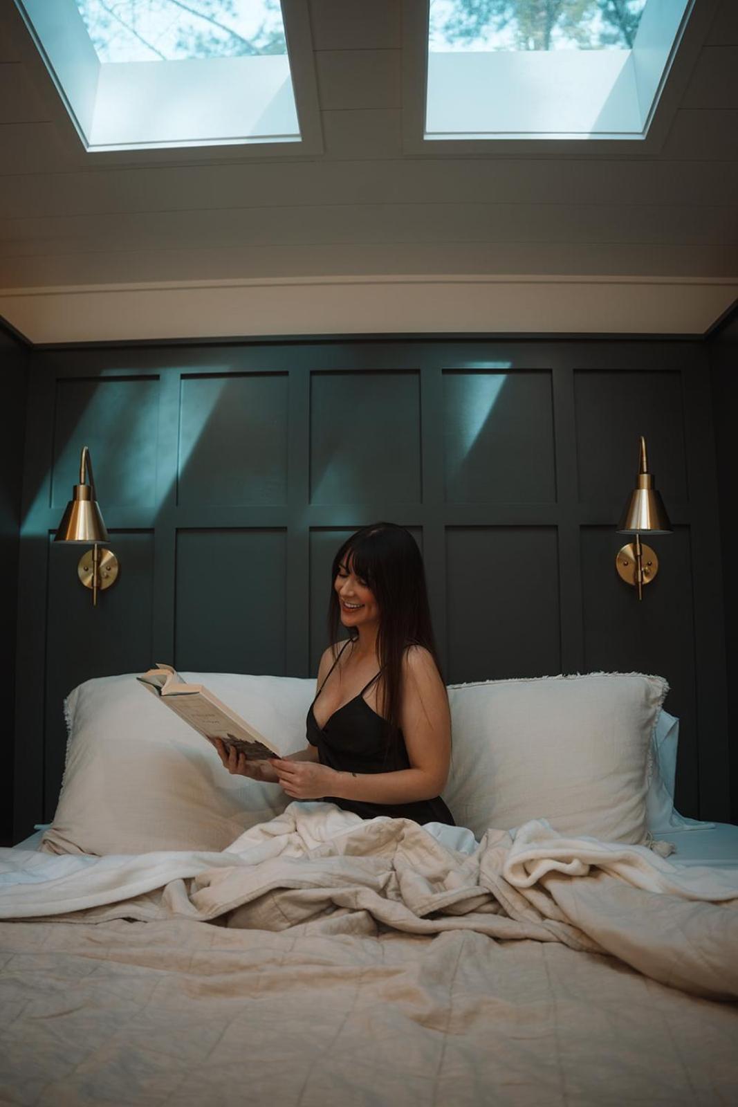 Glamping cabin with private deck and hot tub!