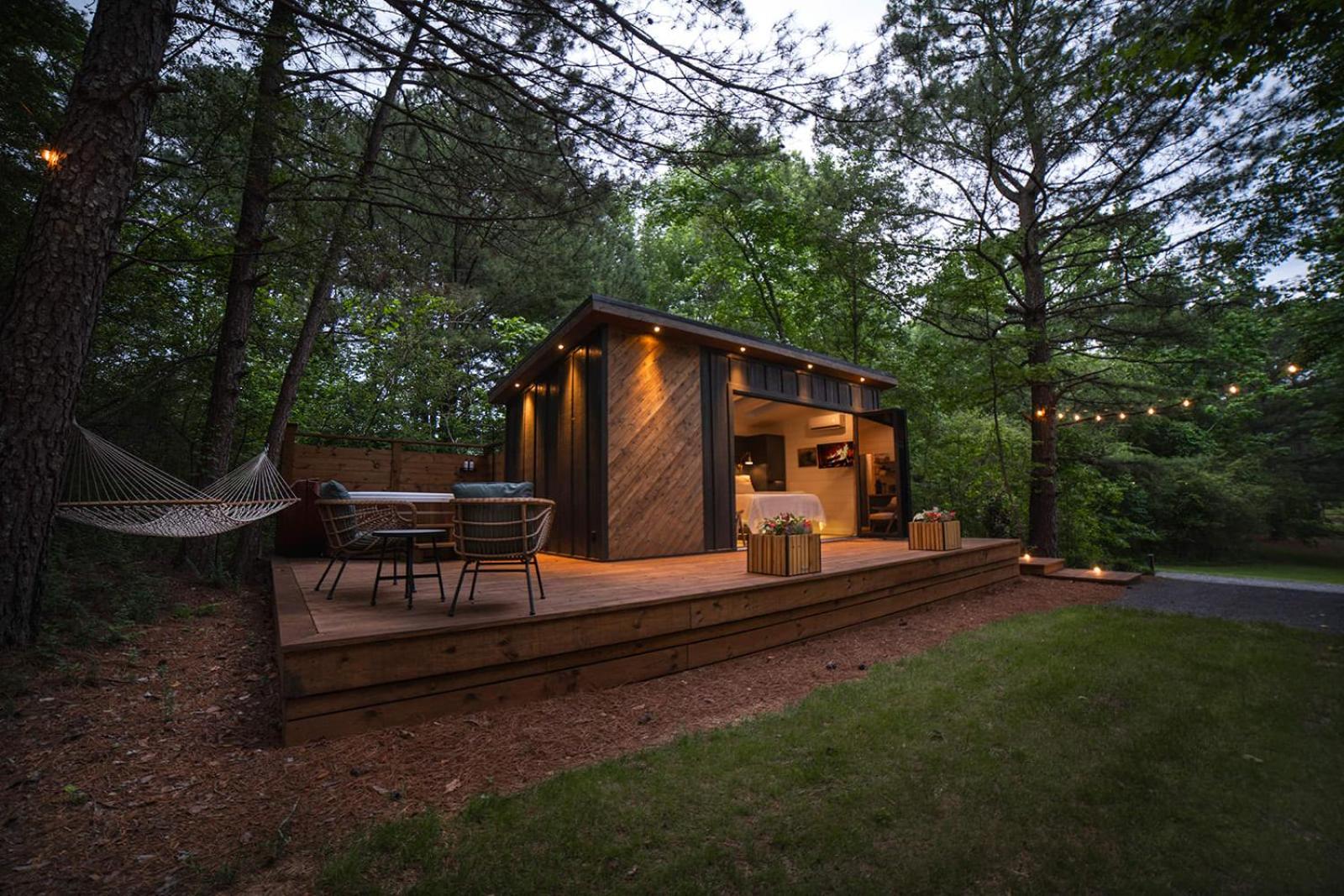 Glamping cottage with glass front and hot tub!