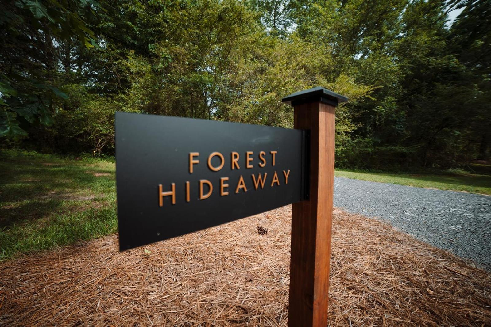 Glamping cottage with glass front and hot tub!